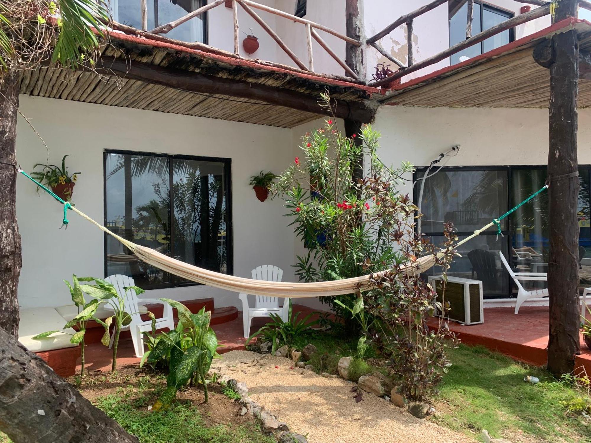 Casa Caribe 坎昆 外观 照片 A hammock in a hotel in San Juan del Sur, Nicaragua
