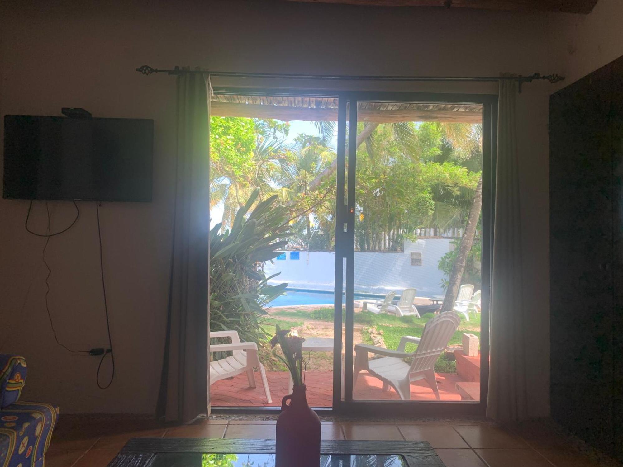 Casa Caribe 坎昆 外观 照片 A view of the pool from the living room